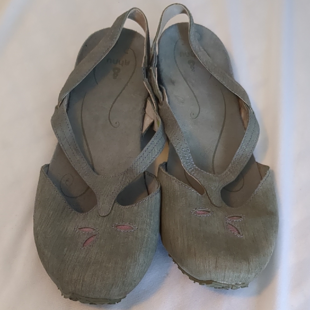 Ahnu Gray leather comfort sandals size 9.5